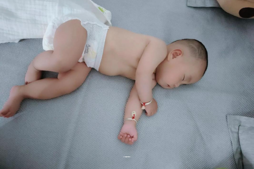 通辽3个月宝宝怎么抱